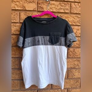 ▪️ 10/$25- Urban Heritage Pocket‎ Detail Cotton T-Shirt
